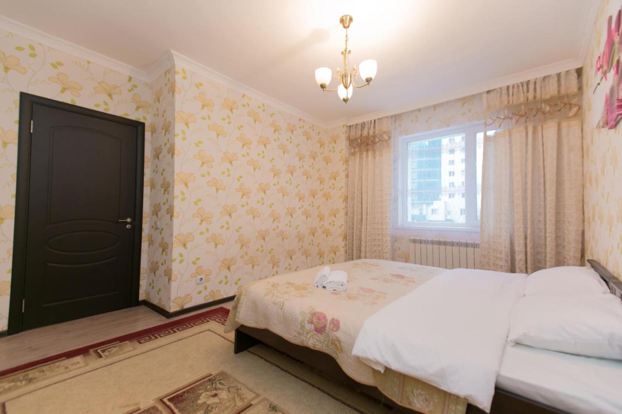 Cozy Apartment On Sarayshyq Street 5E Astana Eksteriør bilde