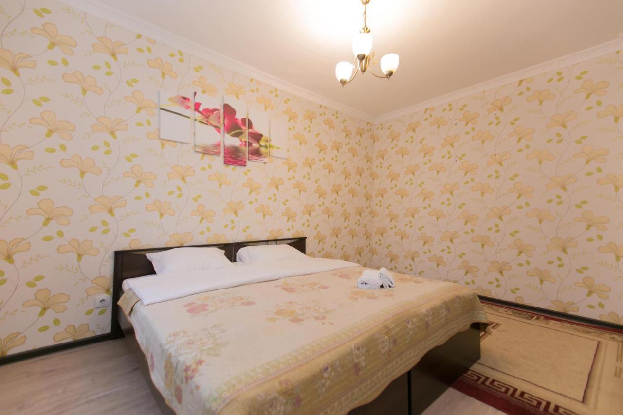 Cozy Apartment On Sarayshyq Street 5E Astana Eksteriør bilde