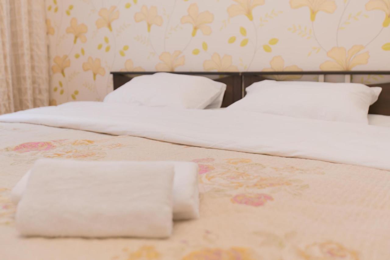 Cozy Apartment On Sarayshyq Street 5E Astana Eksteriør bilde